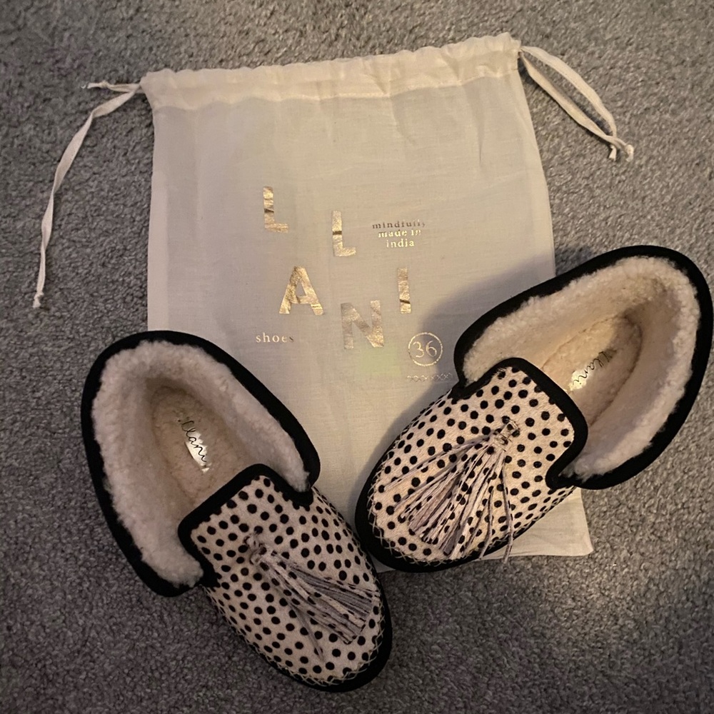 Llani Mini Dot Shearling Moccasins - Picture 4 of 11